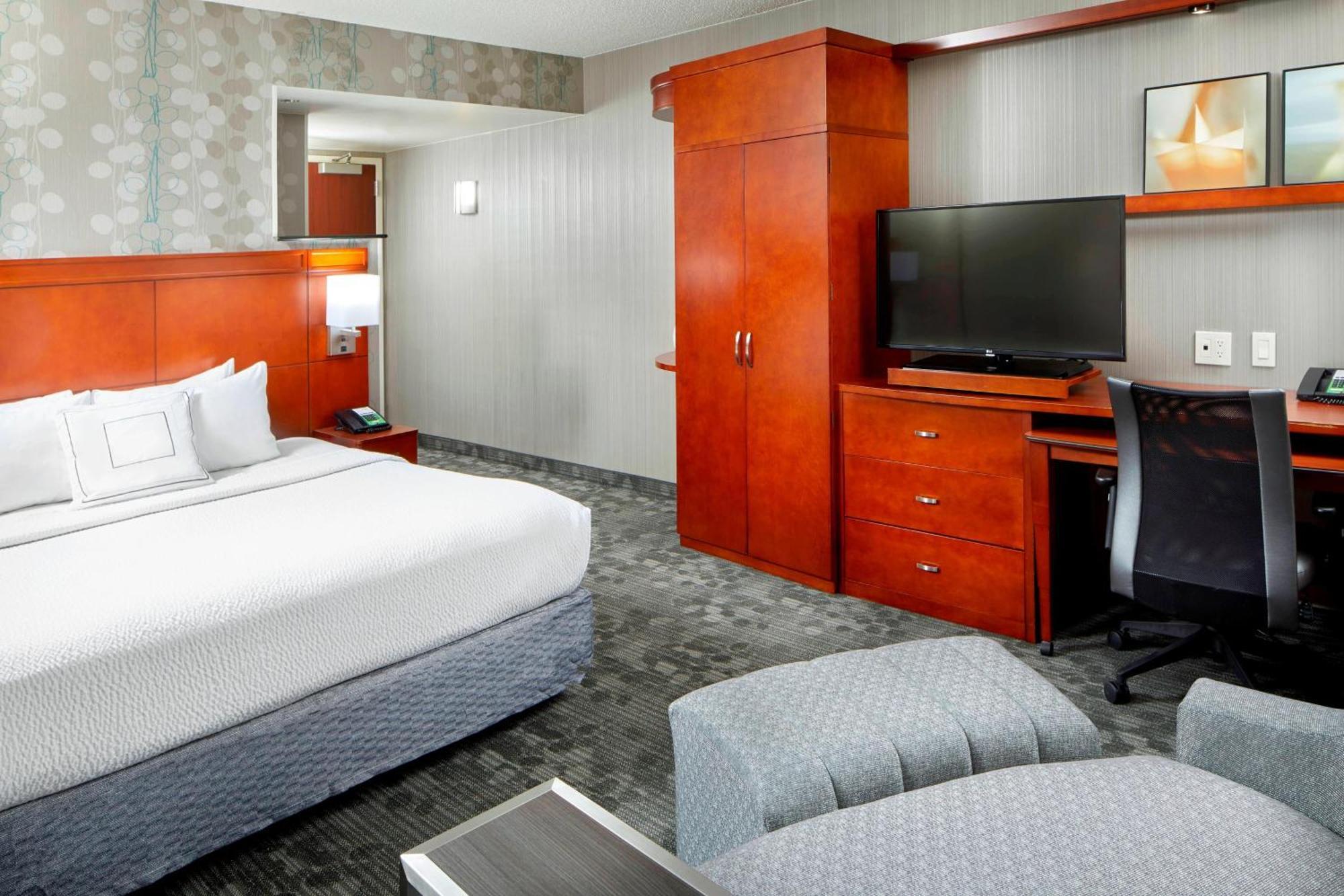 Courtyard By Marriott San Antonio Six Flags At The Rim Hotell Exteriör bild